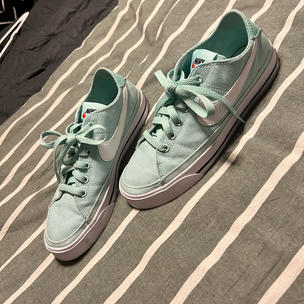 Nike Court Canvas sneakers